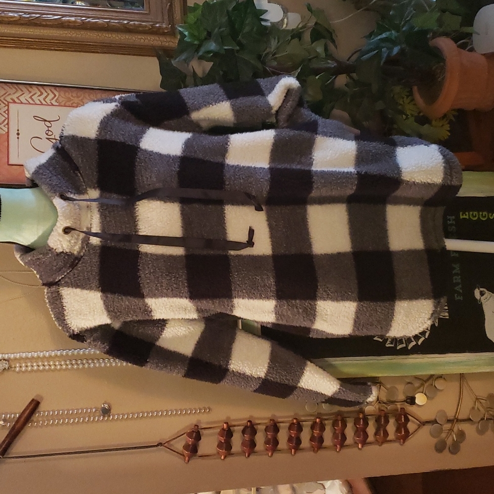 Maurices Black & White Cowl Neck Sherpa Size Medium